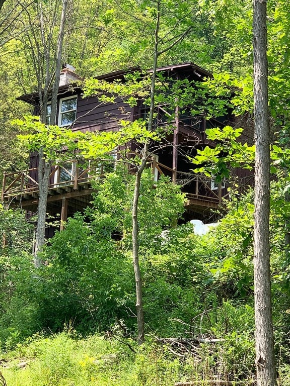 Main house offers 3 levels of scenic views