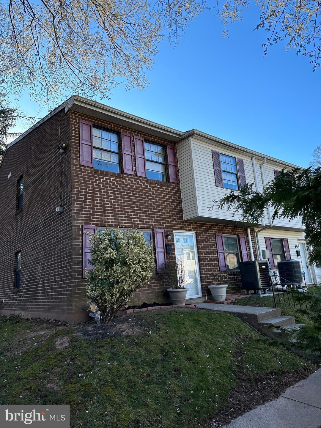 16 Sawmill Run, Norristown, PA 19401 - photo 1