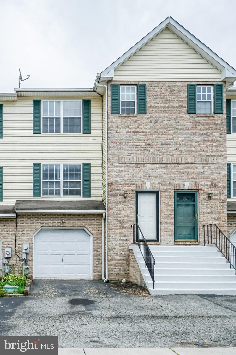 8 Vista Ct, New Castle, DE 19720 - photo 1