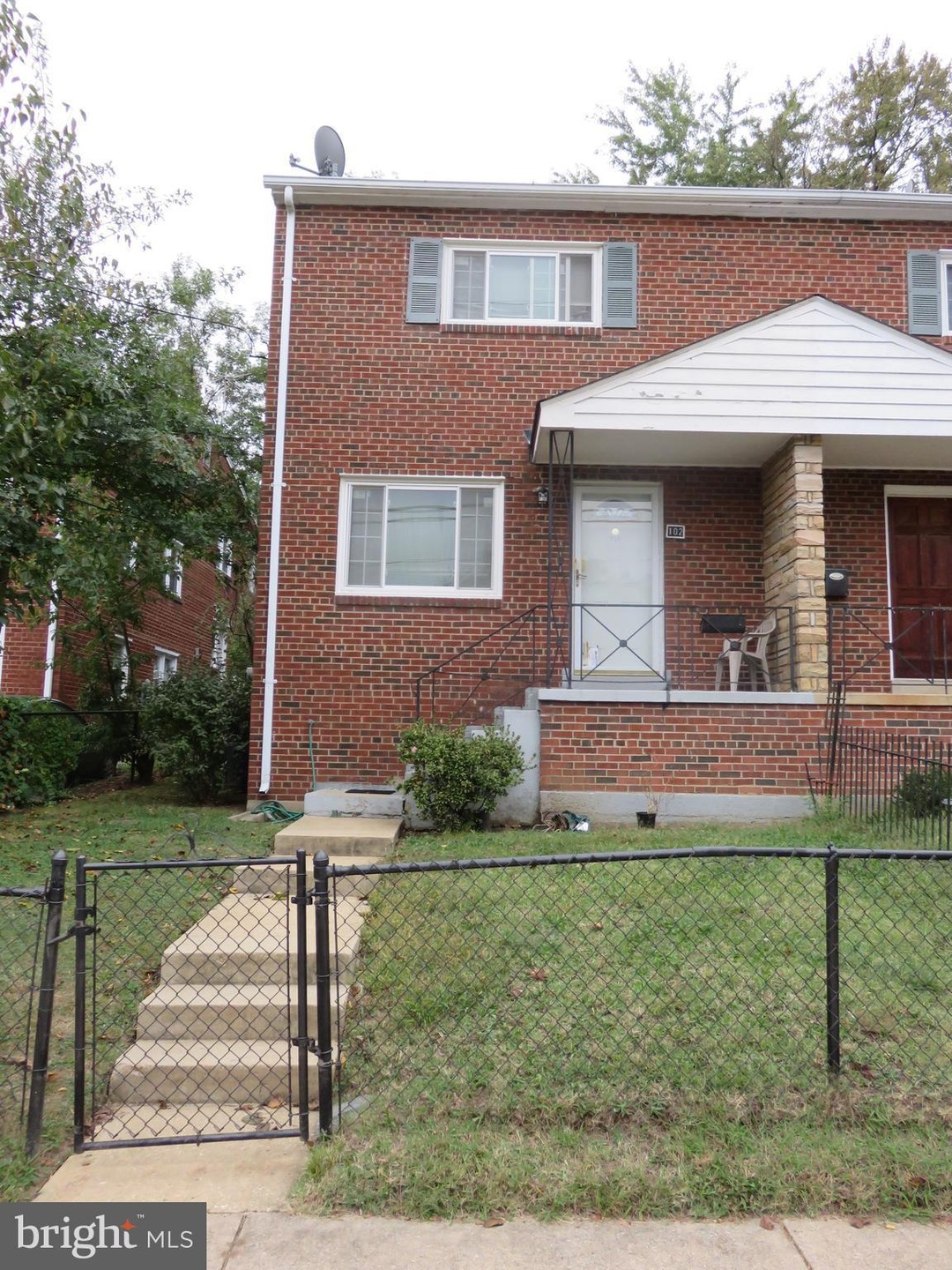 102 W Taylor Run Pkwy, Alexandria, VA 22314 - photo 1