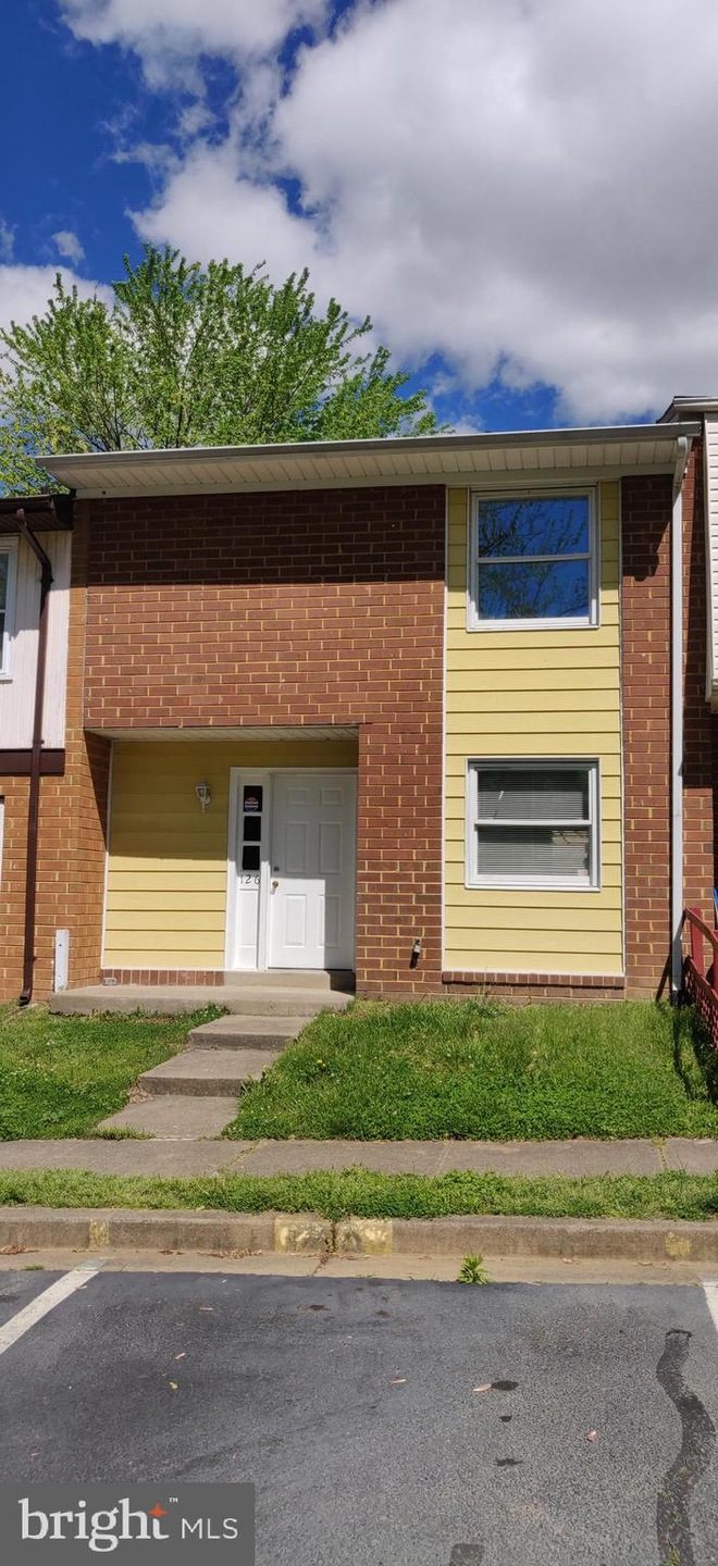 126 Oak Dr, Stafford, VA 22554 - photo 1