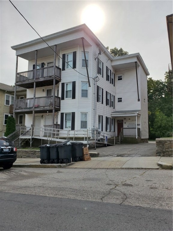 577 Willow St unit 3R, Woonsocket, RI 02895 - photo 1
