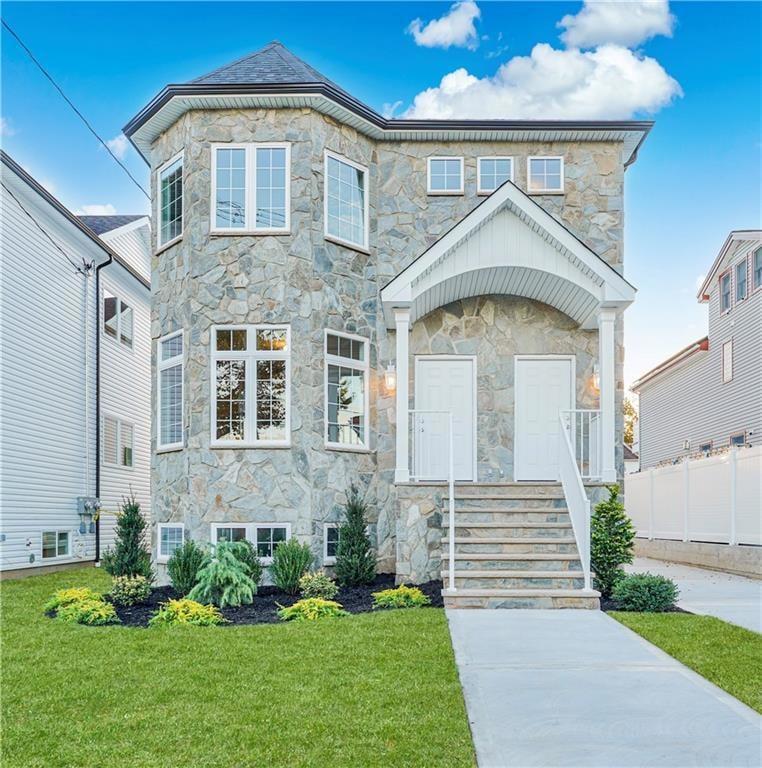 28 Waterside Pkwy, Staten Island, NY 10308 - photo 1