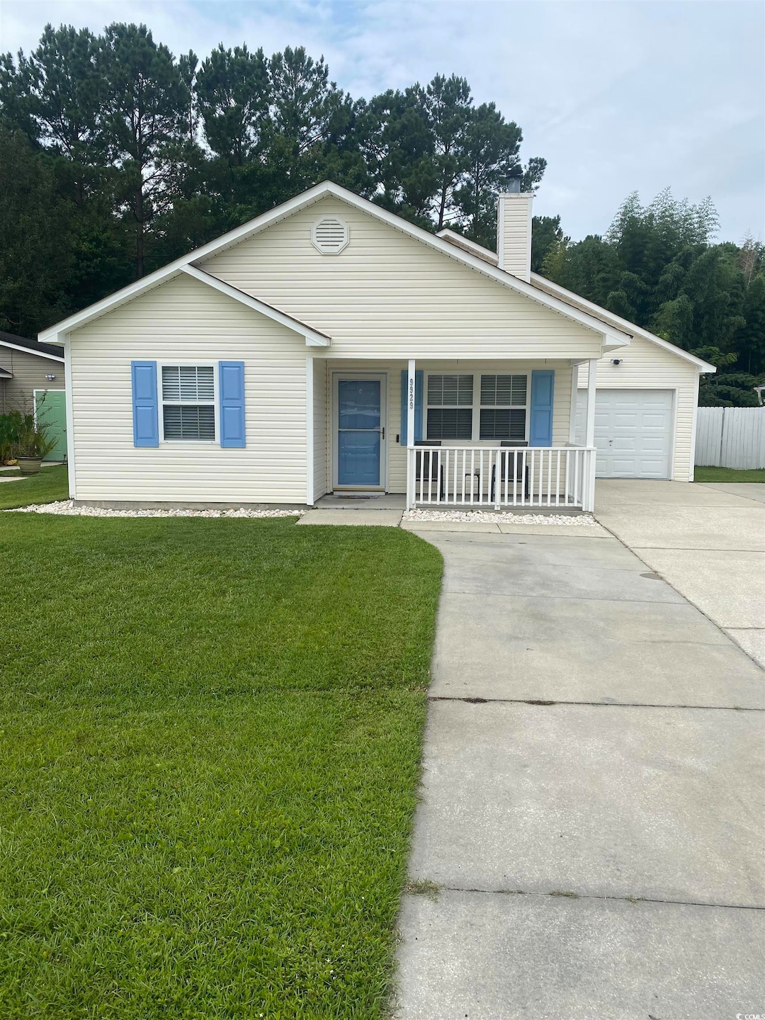 Ranch-style home featuring covered porch and a fro