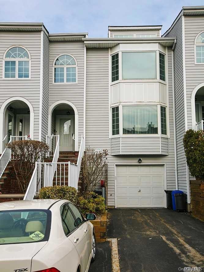 242-35 Oak Park Dr unit B, Little Neck, NY 11362 - photo 1