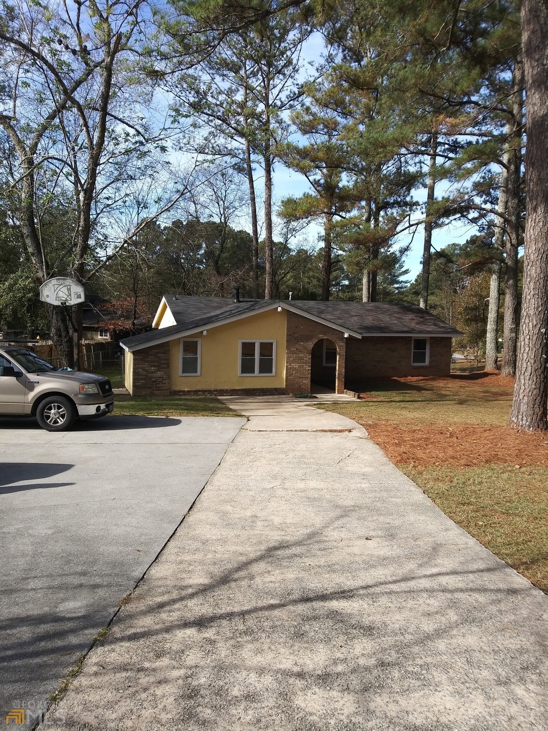 9069 Thomas Rd, Jonesboro, GA 30238 - photo 1