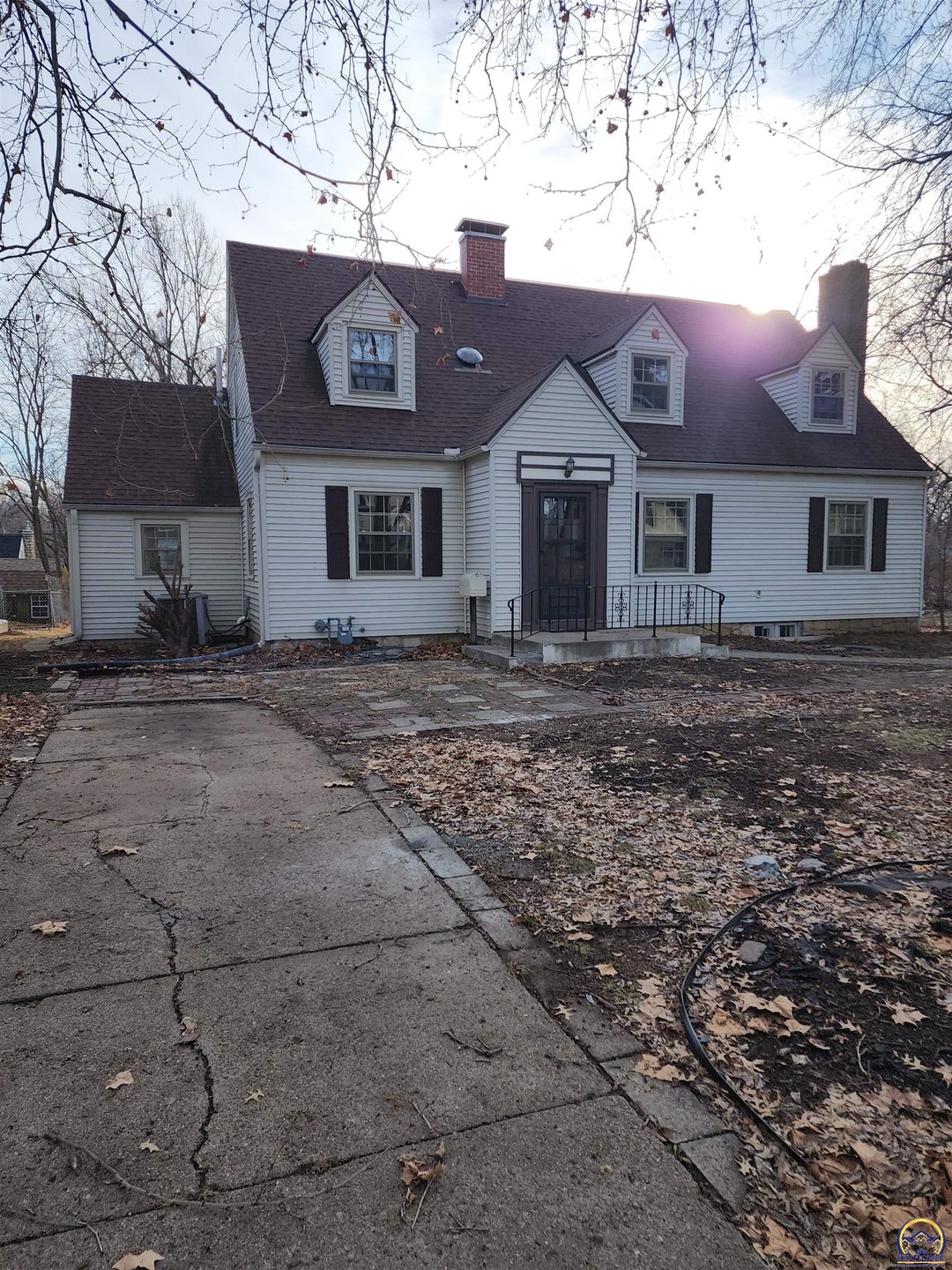 1236 SW Warren Ave, Topeka, KS 66604 - photo 1