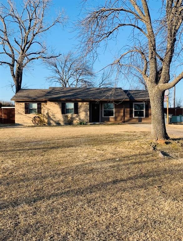 215 Mcdaniel St, Callisburg, TX 76240 - photo 1