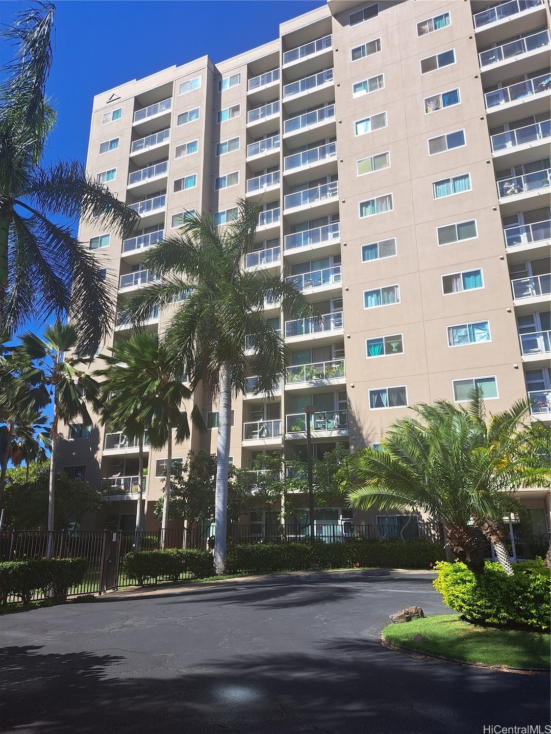 Paiwa Tower unit 1013, Waipahu, HI 96797 - photo 1