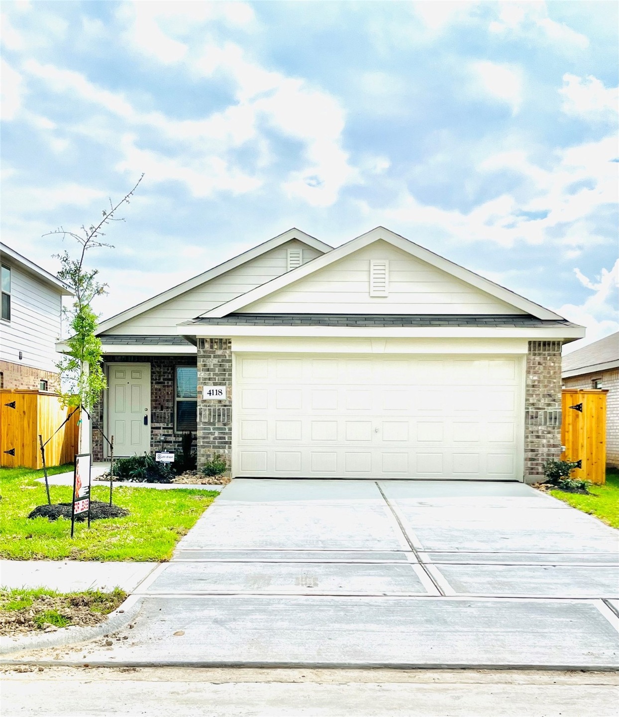 4118 Holland View Ln, Baytown, TX 77521 - photo 1