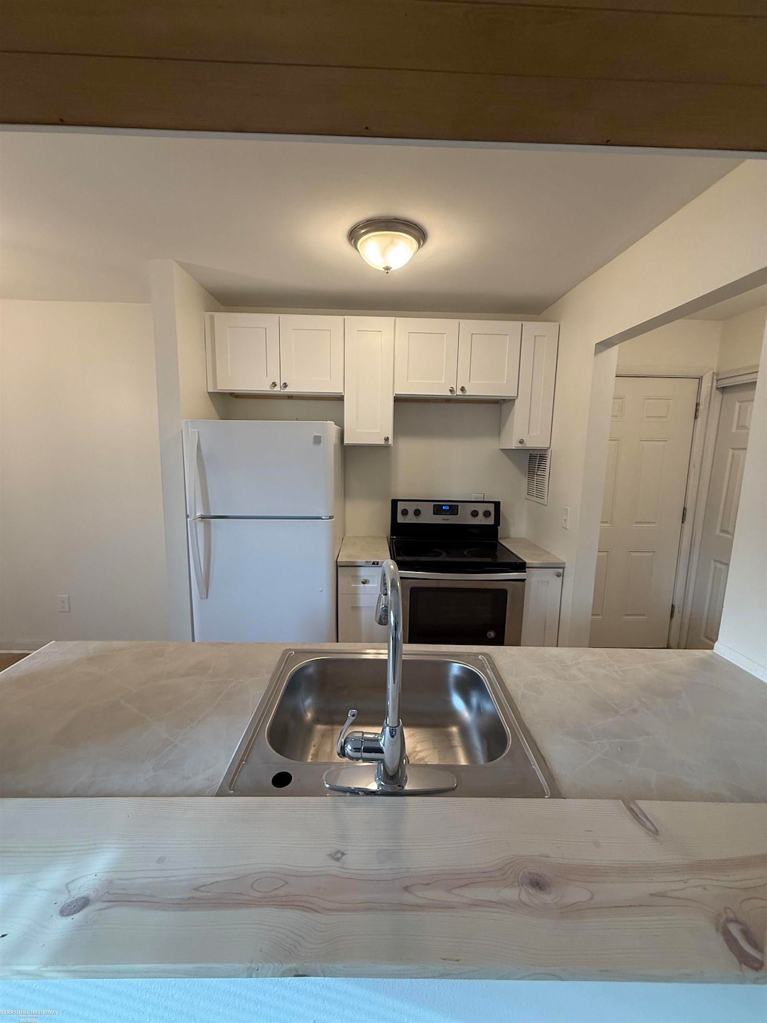 21761 Hillside Dr, Clinton Township, MI 48035 - photo 1