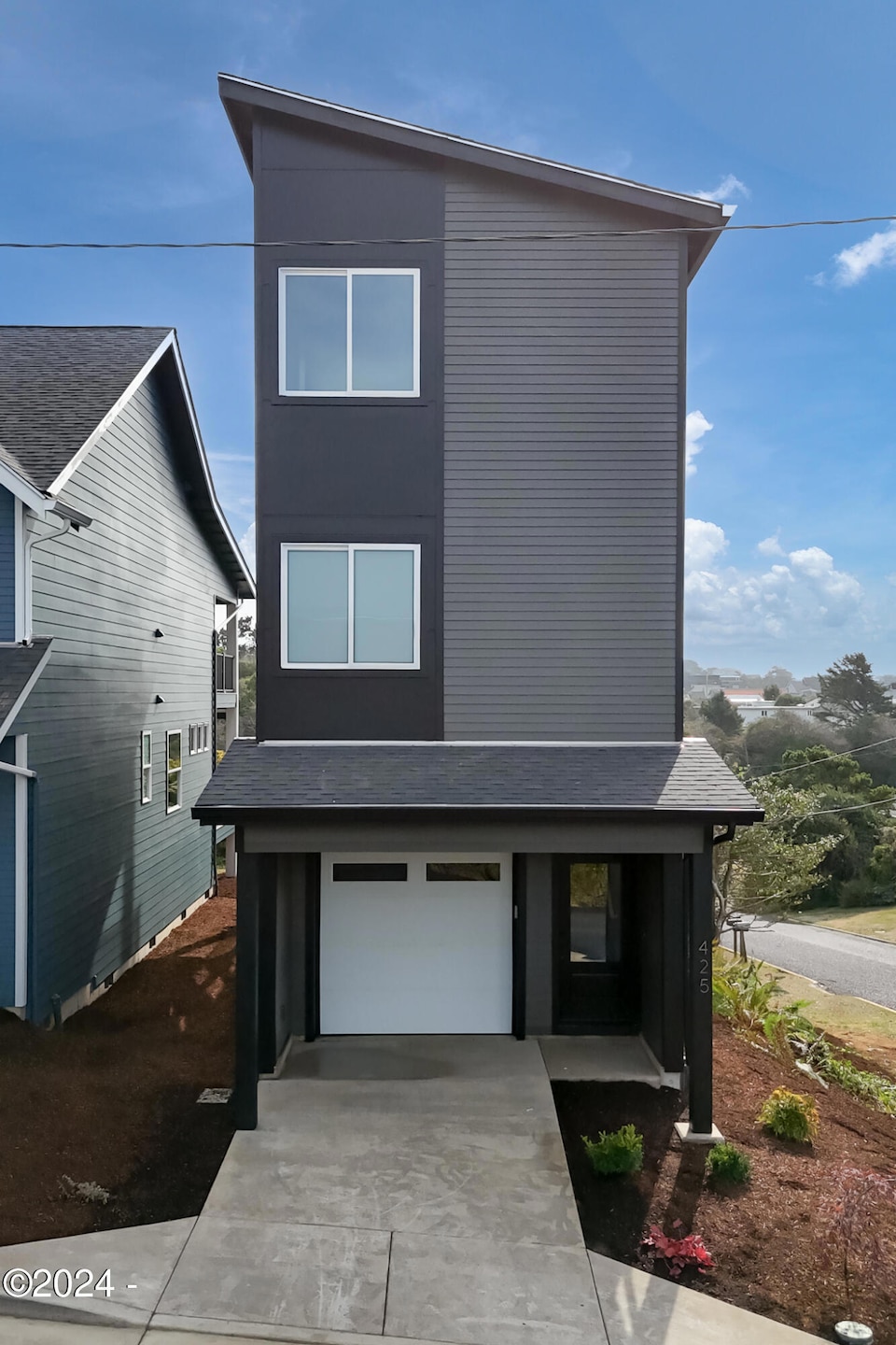 425 NW 5th Street, Newport, OR 97365-01