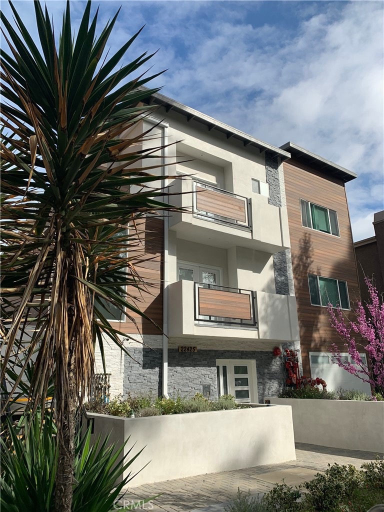 22425 Del Valle St unit 5, Woodland Hills, CA 91364 - photo 1