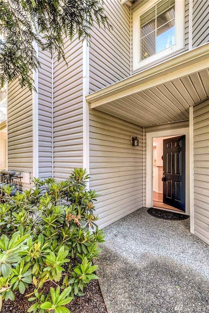 5200 238th Ln SE unit 10-1, Issaquah, WA 98029 - photo 1