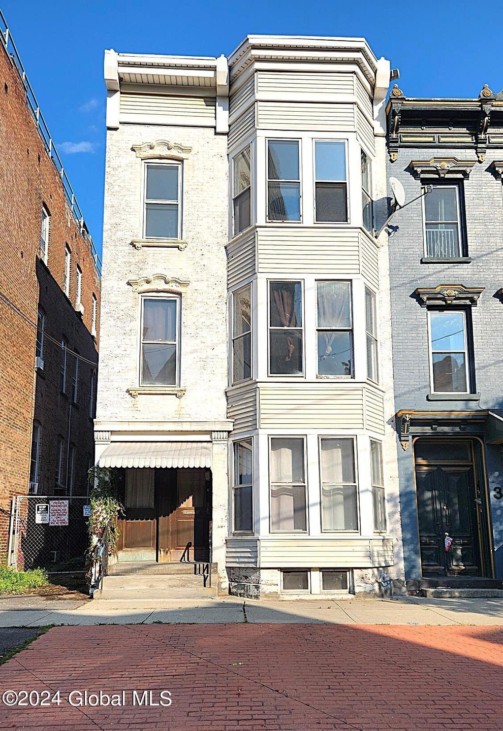 Sold $400,000 • Co-Listing Agent