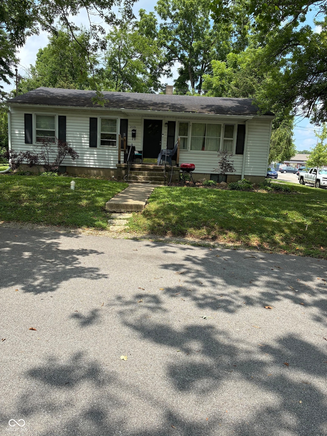 210 W Sycamore St, Zionsville, IN 46077 - photo 1