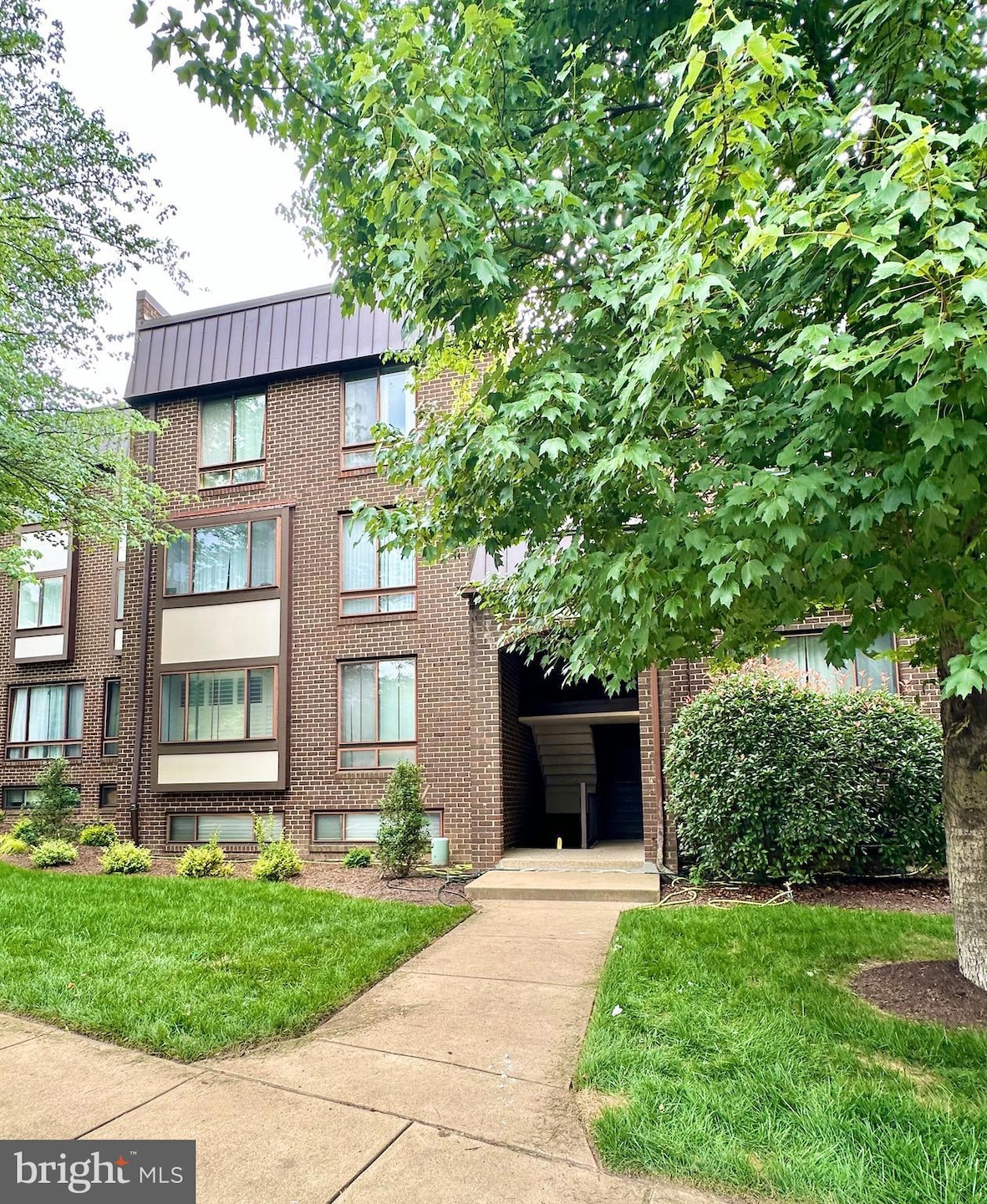 122 Roberts Ln unit 100, Alexandria, VA 22314 - photo 1