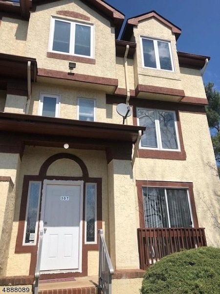 307 Michaels Ct, Woodbridge, NJ 07095 - photo 1
