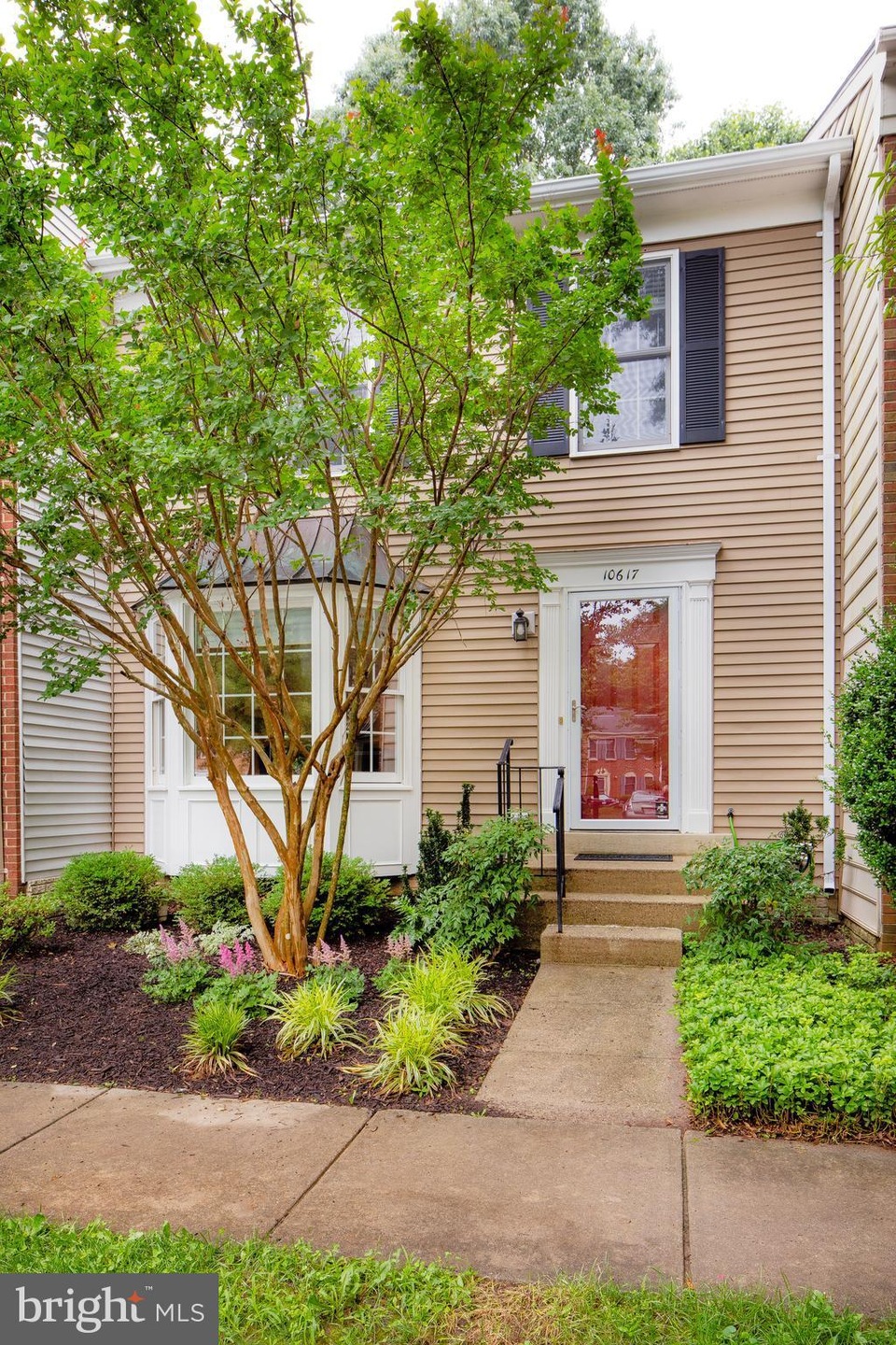 10617 Alison Dr, Burke, VA 22015 - photo 1