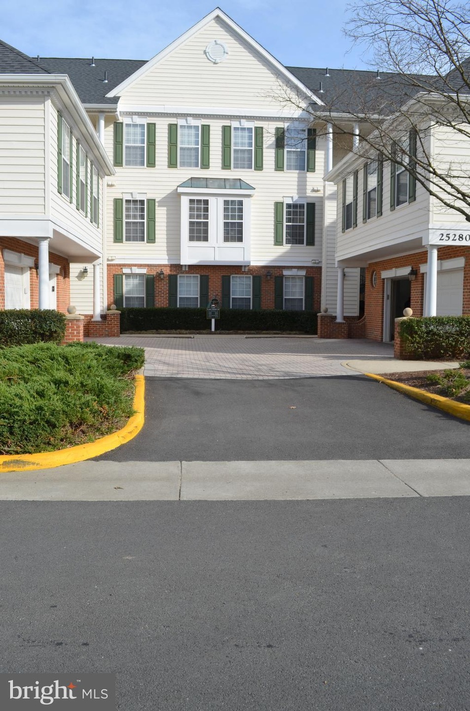25280 Lake Shore Square unit 202, Chantilly, VA 20152 - photo 1