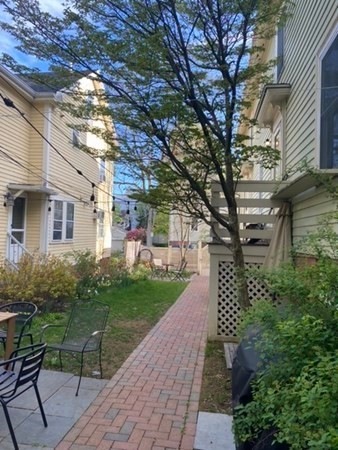 581 Franklin St, Cambridge, MA 02139 - photo 1