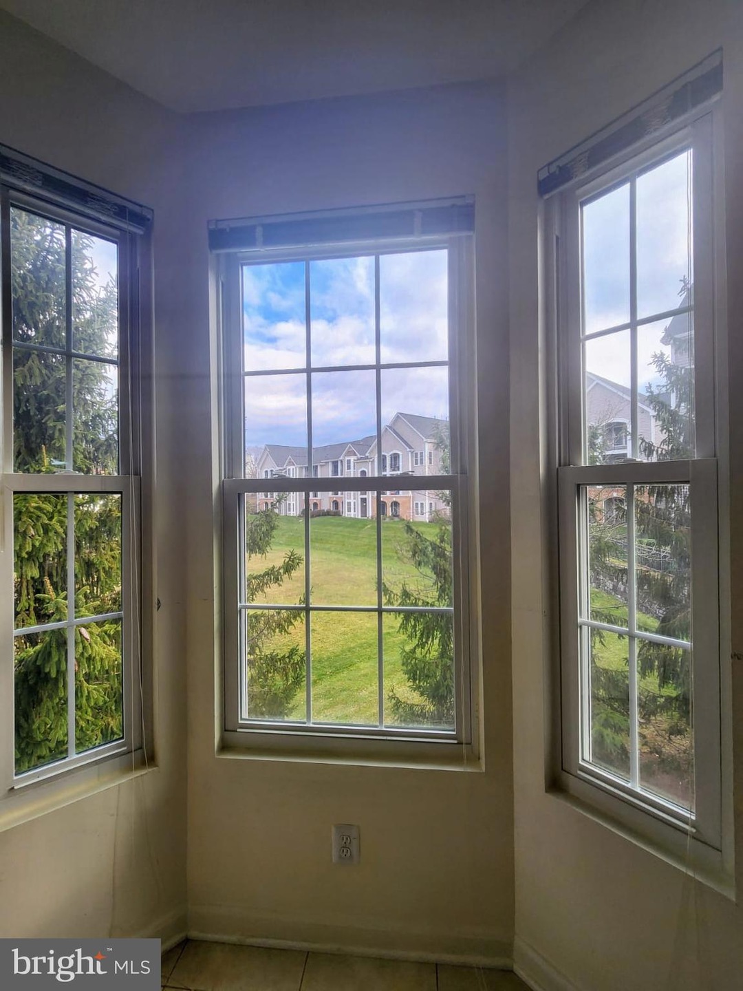 46608 Drysdale Terrace unit 203, Sterling, VA 20165 - photo 1