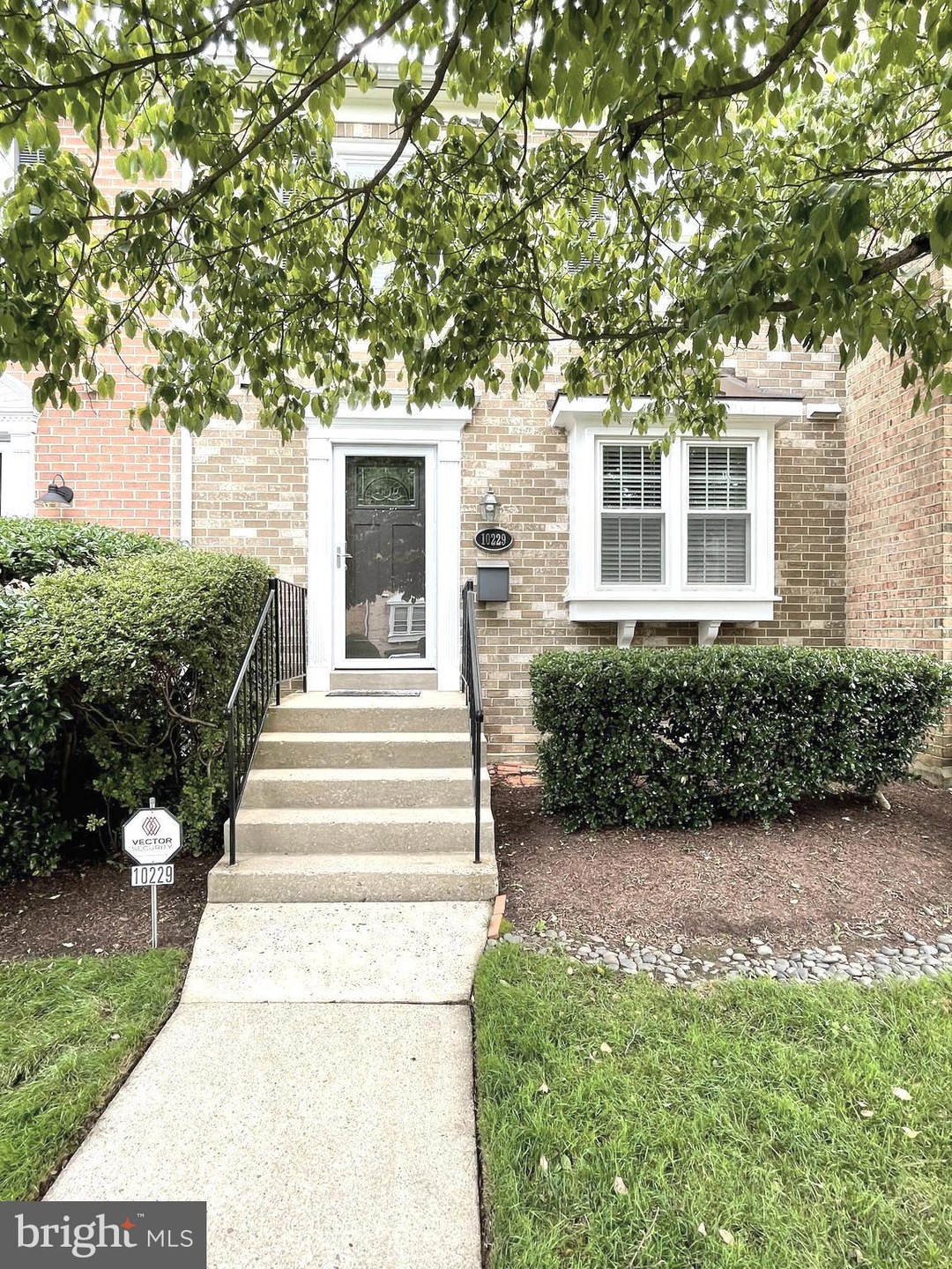 10229 Arizona Cir, Bethesda, MD 20817 - photo 1
