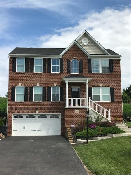 Welcome to 102 Washington Drive in Washington Squa