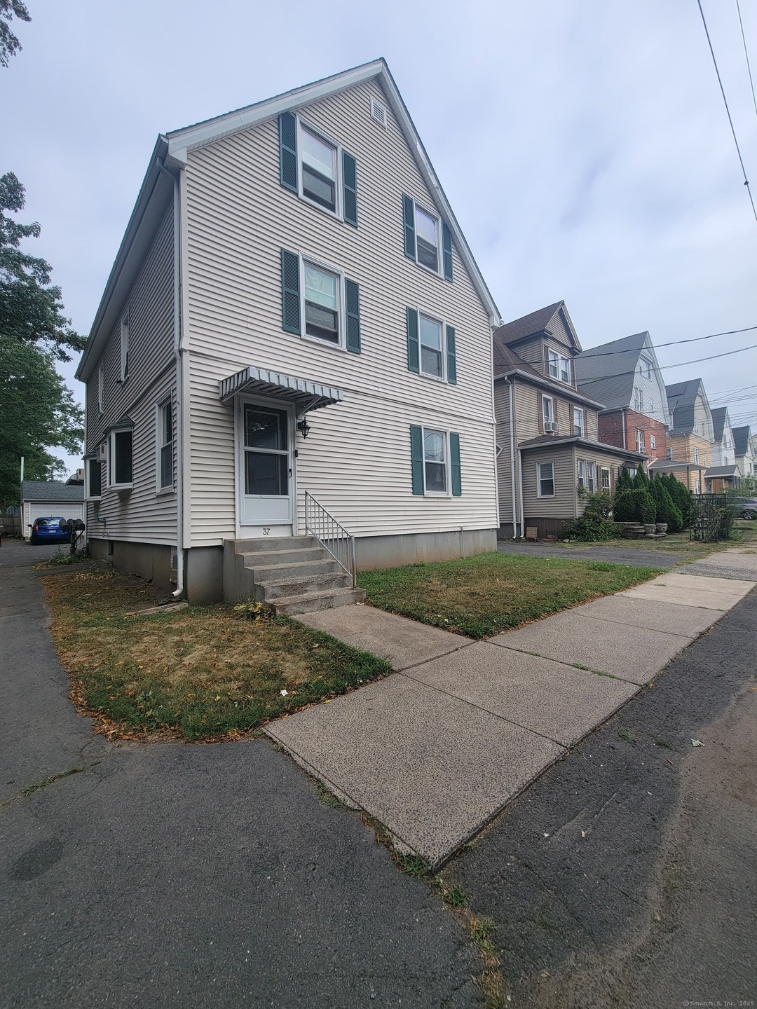 37 Wakefield Ct unit 3, New Britain, CT 06053 - photo 1