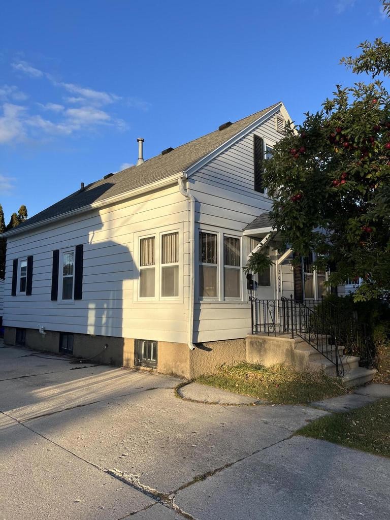 2008 25th St, Two Rivers, WI 54241 - photo 1