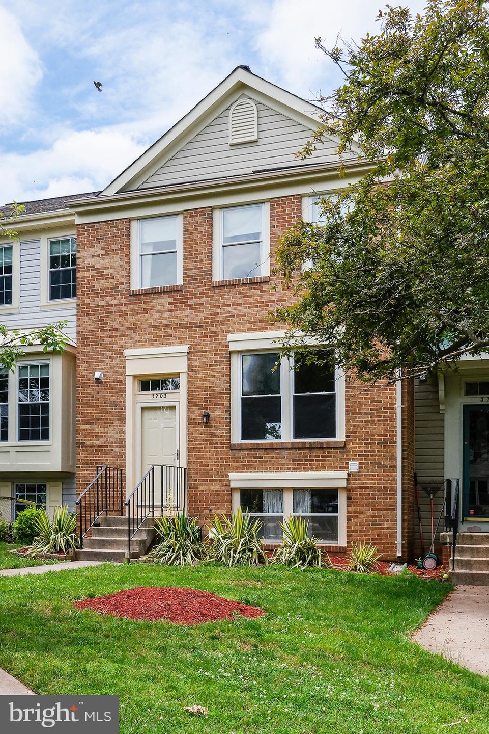 3703 Mazewood Ln, Fairfax, VA 22033 - photo 1