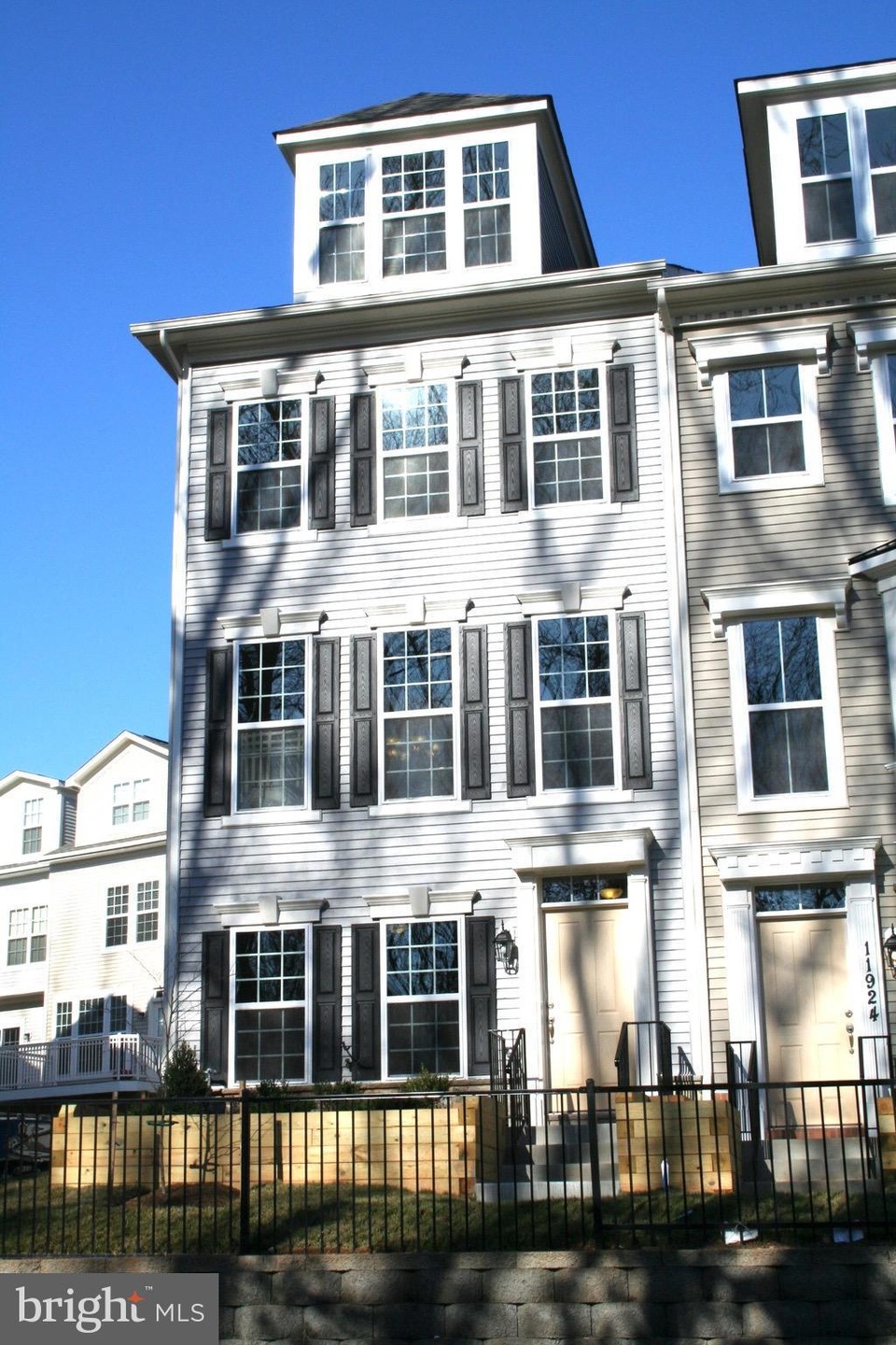 11926 Weybridge Ln, Germantown, MD 20876 - photo 1