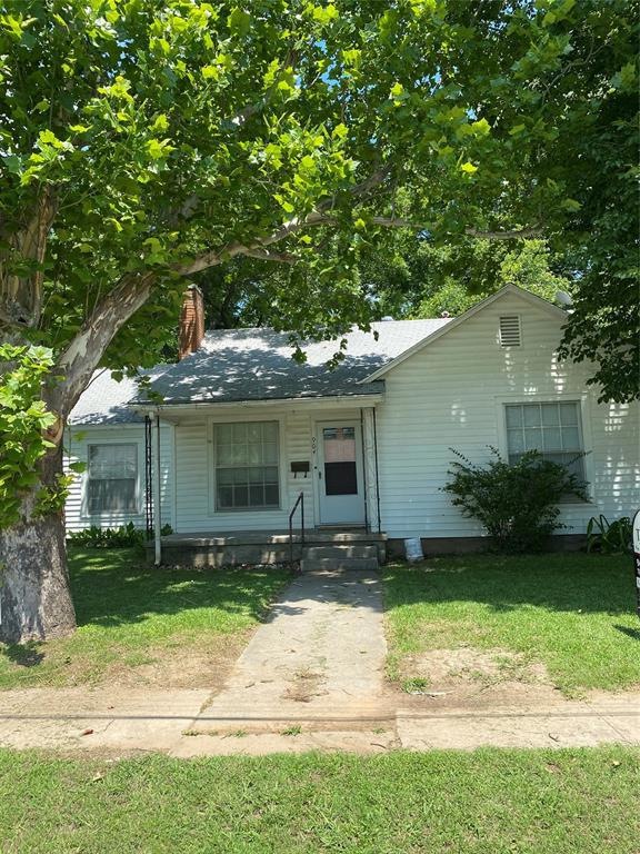 904 N Howeth St, Gainesville, TX 76240 - photo 1