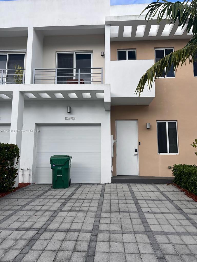 10243 NW 72nd St, Doral, FL 33178 - photo 1