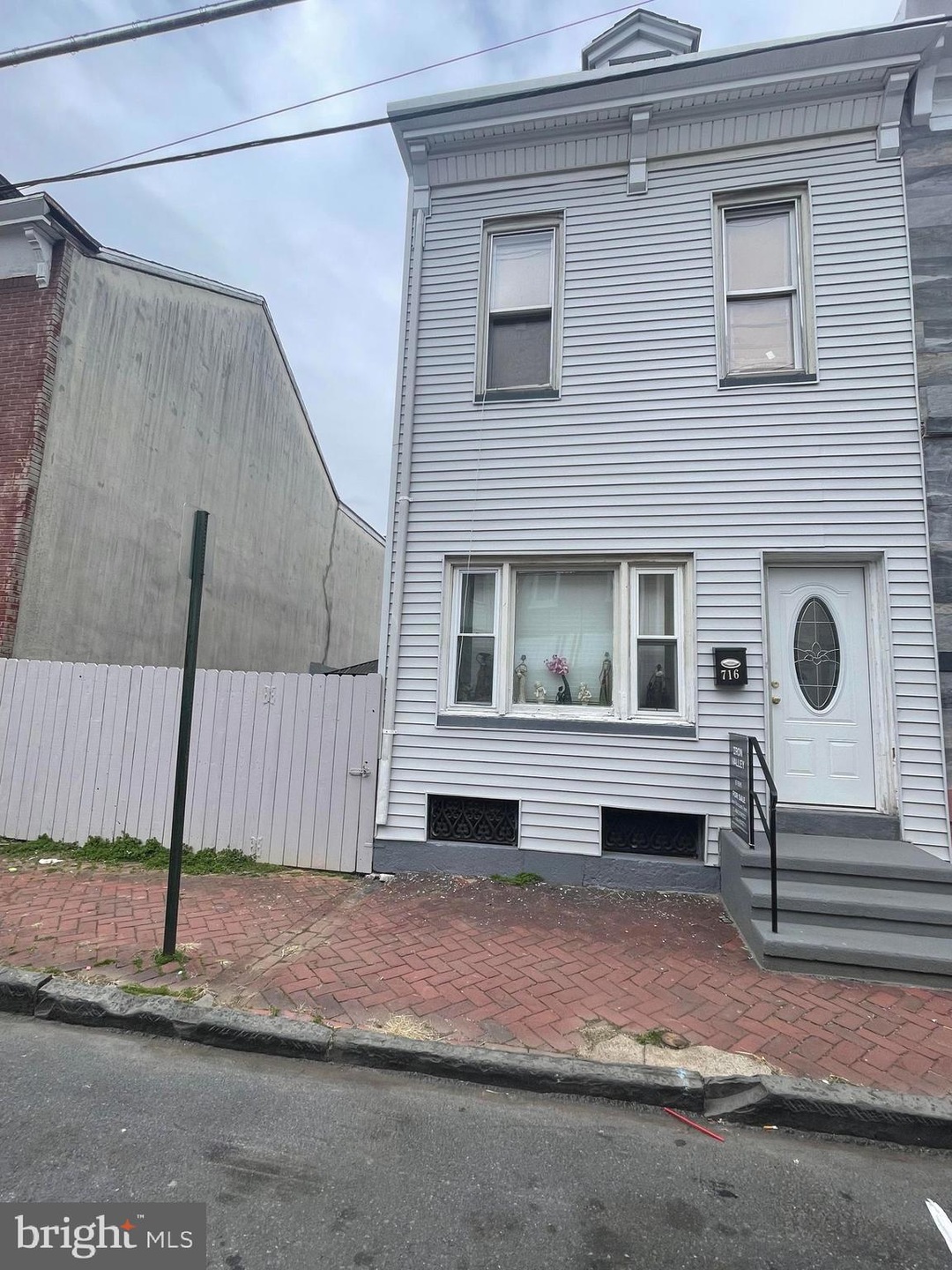 716 Moss St, Reading, PA 19604 - photo 1