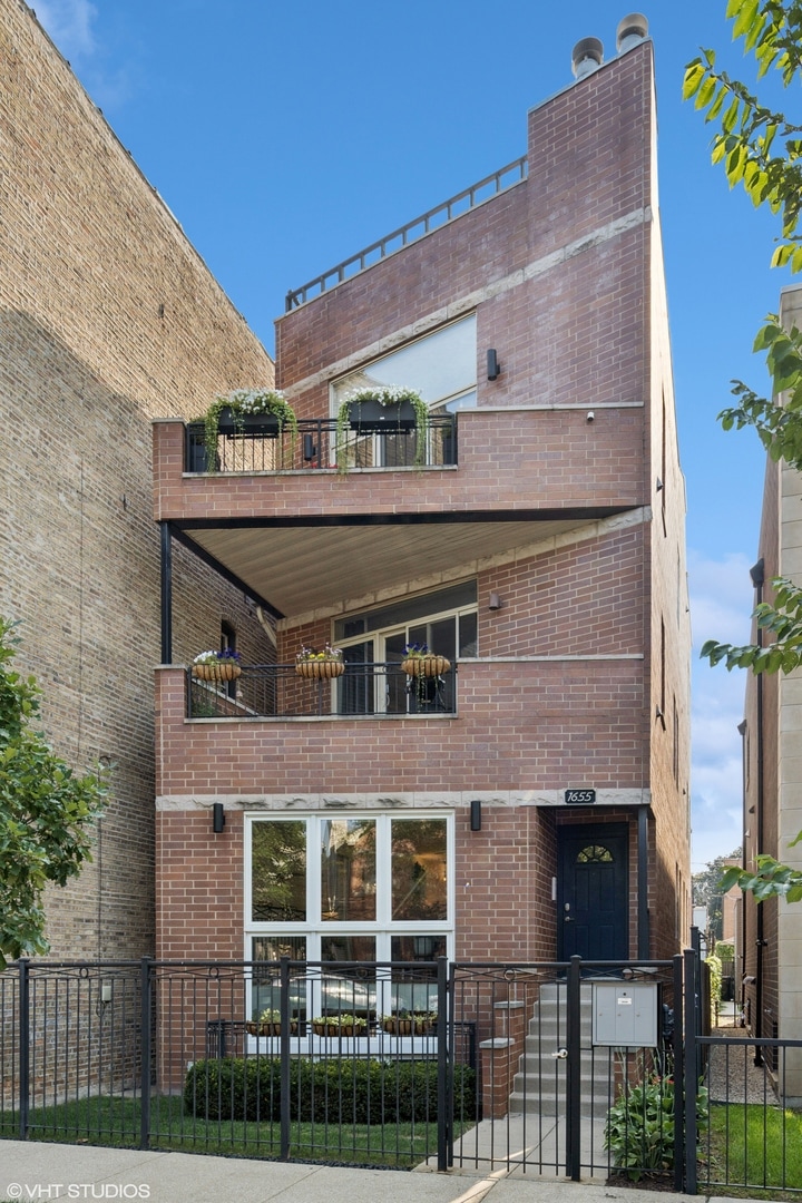 1655 N Campbell Ave unit 1, Chicago, IL 60647 - photo 1
