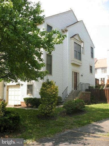 13916 Baton Rouge Ct, Centreville, VA 20121 - photo 1