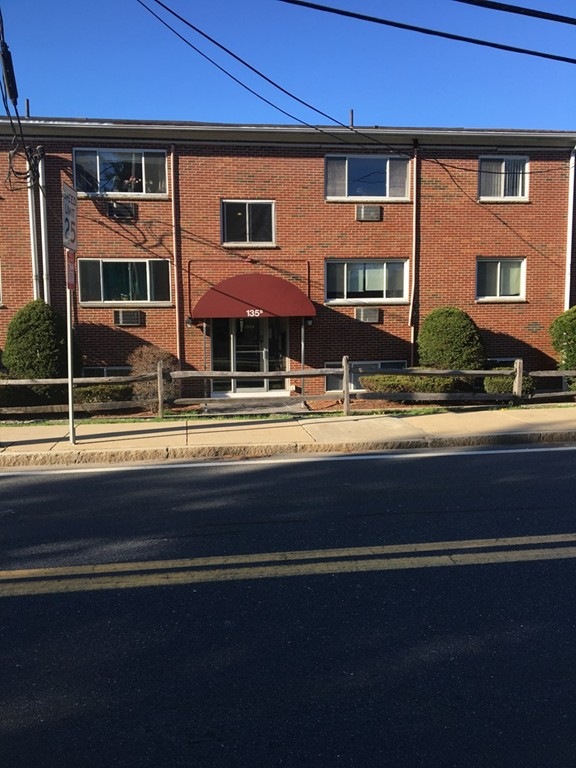 135 Winthrop St unit 2B, Framingham, MA 01702 - photo 1