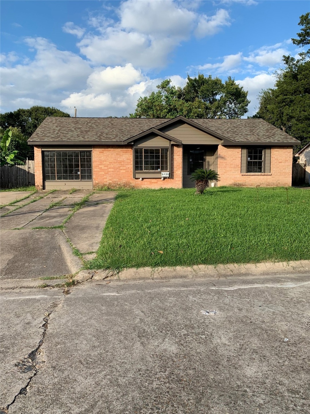 5726 Mackinaw St, Houston, TX 77053 - photo 1