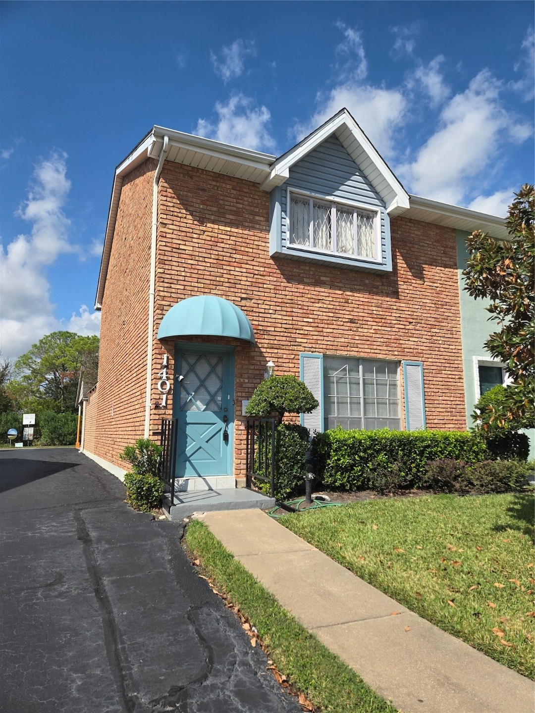 1401 Ramada Dr unit 1401, Houston, TX 77062 - photo 1