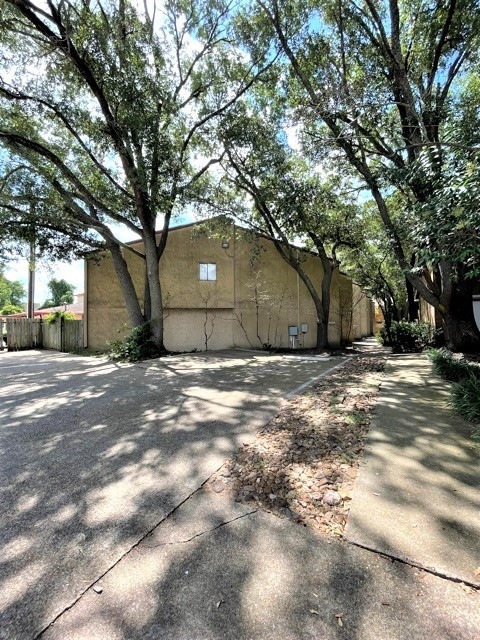 Exterior Bldg