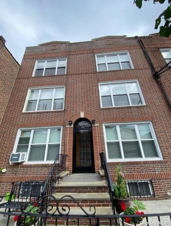 28-47 46 Th St unit 2-L, New York City, NY 11103 - photo 1