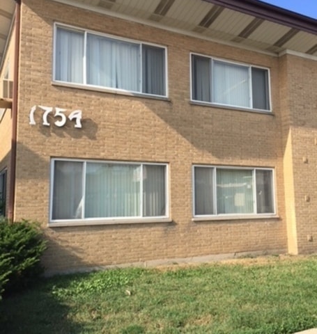 1754 E Oakton St unit 206, Des Plaines, IL 60018 - photo 1