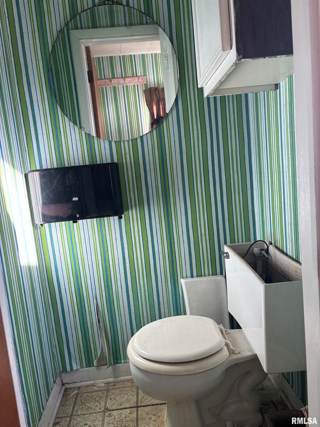 1711 Washington St unit 2, Davenport, IA 52804 - photo 1