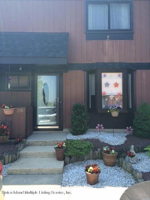 24 Larch Ct unit 554, Staten Island, NY 10309 - photo 1