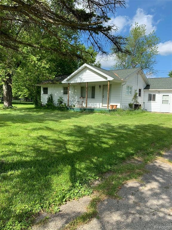 7346 Adelle Ct, Flushing, MI 48433 - photo 1