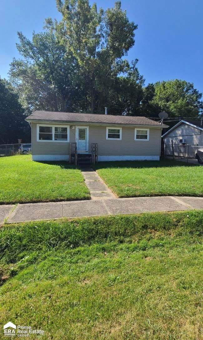 1320 E Cornell Ave, Flint, MI 48505 - photo 1