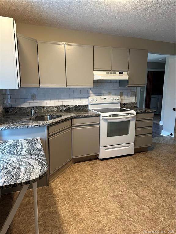 21 Wall St unit 1-W, Cromwell, CT 06416 - photo 1