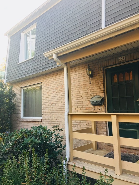 204 Lagrange St unit 15A, Chestnut Hill, MA 02467 - photo 1