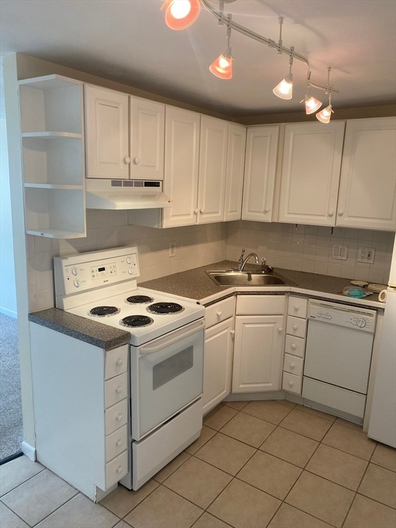 15 Staples Ave unit 23, Everett, MA 02149 - photo 1